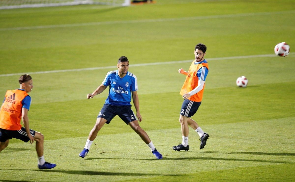 Casemiro (c) ya recuperado de su lesión en el entrenamiento del Madrid en Abu Dabi. Casemiro (c) ya recuperado de su lesión en el entrenamiento del Madrid en Abu Dabi.