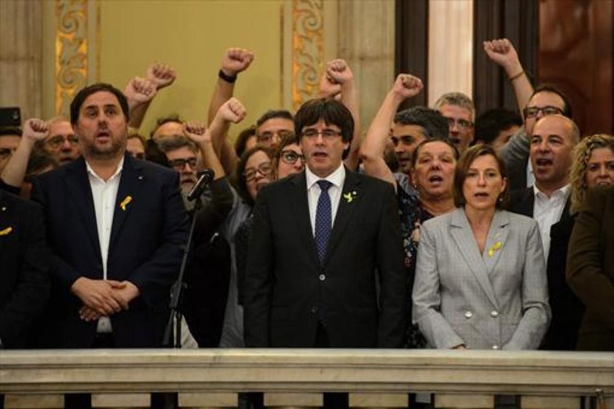 Oriol Junqueras, Carles Puigdemont y Carme Forcadell, el pasado viernes 27. Oriol Junqueras, Carles Puigdemont y Carme Forcadell, el pasado viernes 27.