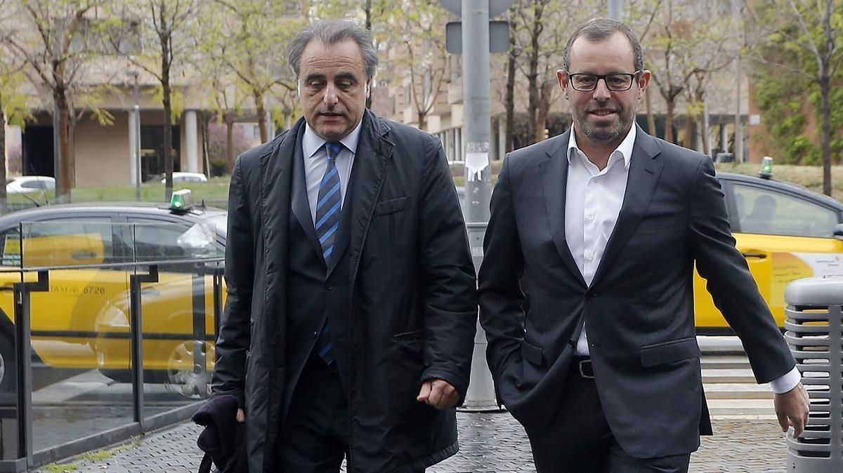Sandro Rosell junto a su abogado, Pau Molins, en una imagen de archivo. Sandro Rosell junto a su abogado, Pau Molins, en una imagen de archivo.
