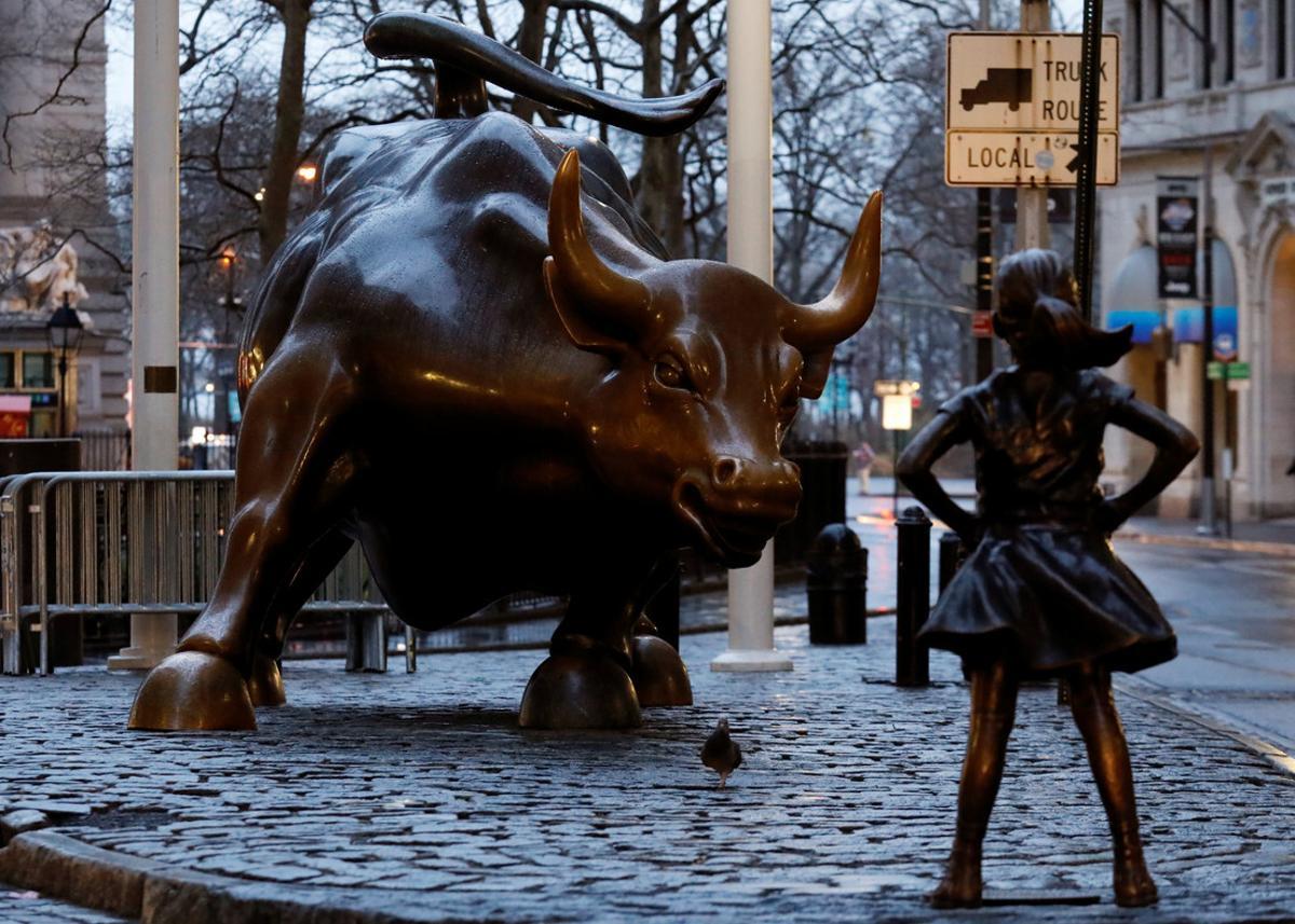 La ’niña sin miedo’, de Kristen Visbal, la nueva compañera valiente del famoso toro de Wall Street de Nueva York.