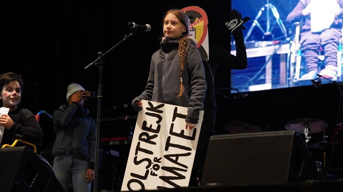 Greta Thunberg, en el escenario de la manifestación por el clima, este viernes, en Madrid.