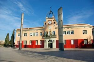 Fachada del Ayuntamiento de Santa Coloma.