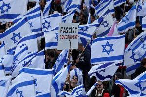 Protesta contra el Gobierno de Israel por la reforma judicial, este lunes en el exterior del Parlamento en Jerusalén.