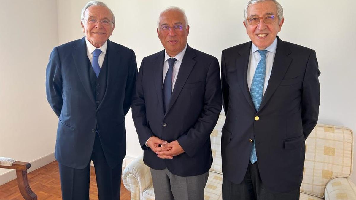 Fainé, Costa y Artur Santos. Fainé, Costa y Artur Santos.