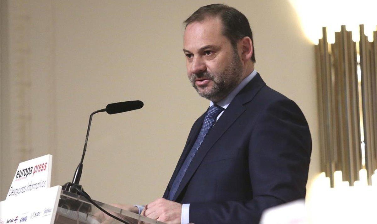 El ministro de Fomento, José Luis Ábalos, este lunes durante los desayunos informativos de Europa Press. El ministro de Fomento, José Luis Ábalos, este lunes durante los desayunos informativos de Europa Press.