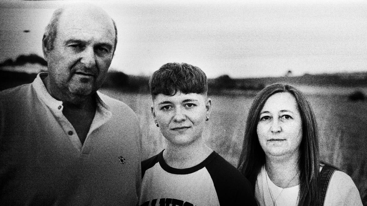 Víctor, junto a sus padres, Francisco y Raquel. Víctor, junto a sus padres, Francisco y Raquel.