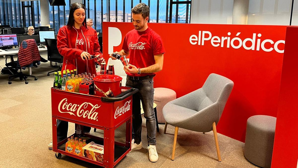Coca-Cola visita EL PERIÓDICO amb motiu del patró dels periodistes