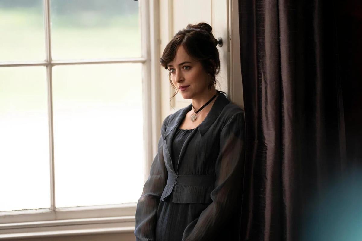 Dakota en ’Persuasión’ de Netflix Dakota en ’Persuasión’ de Netflix