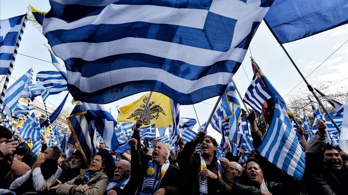 Una multitud es manifesta a Atenes contra l'ús del nom de Macedònia Una multitud es manifesta a Atenes contra l'ús del nom de Macedònia