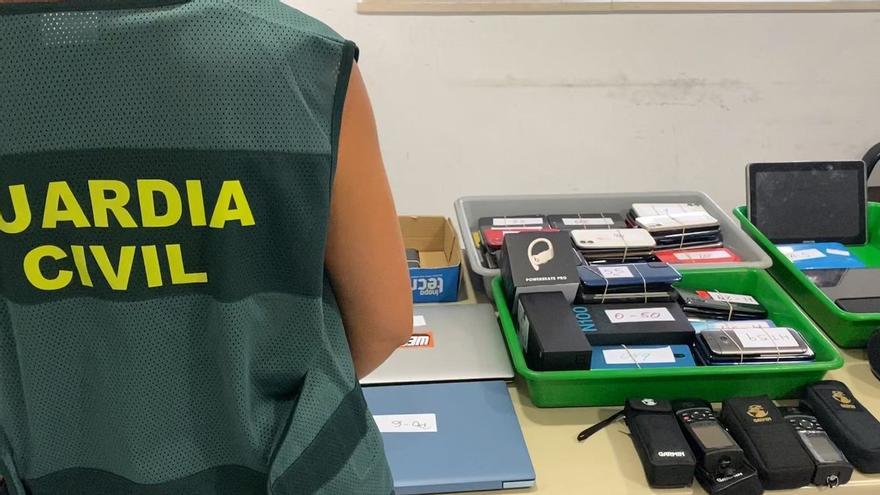 Detinguda a l'aeroport de Palma amb 146 mòbils a l'equipatge - Vimarsana News
