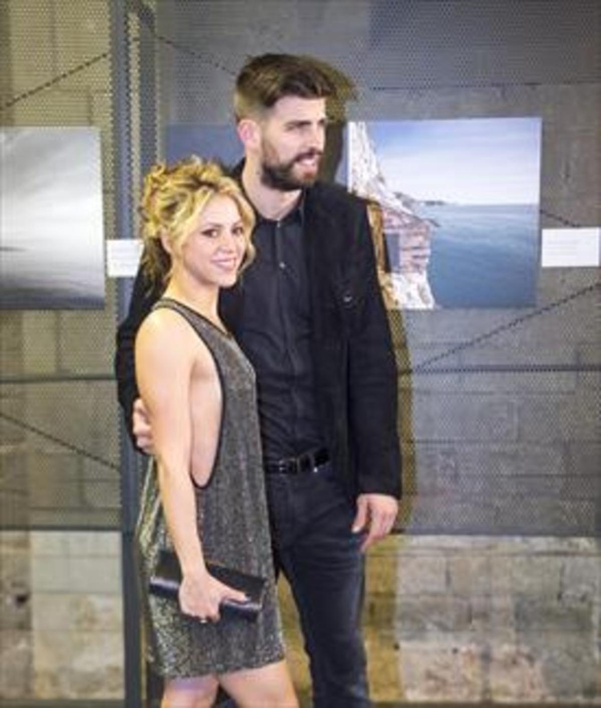PAREJA AL DÍA. Piqué ha causado sensación y cierta polémica con sus retransmisiones. Shakira usó Periscope para anunciar su videojuego ’Love rocks’.