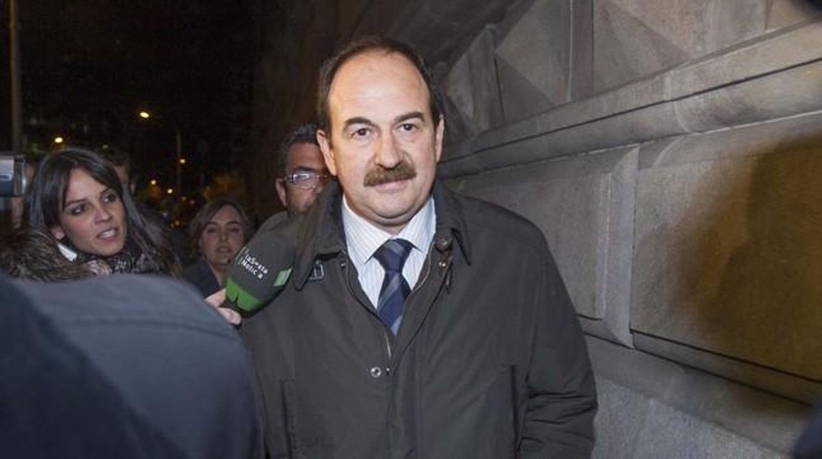 El diputado de CiU y exalcalde de Lloret, Xavier Crespo, tras declarar en el TSJC durante la instrucción. El diputado de CiU y exalcalde de Lloret, Xavier Crespo, tras declarar en el TSJC durante la instrucción.