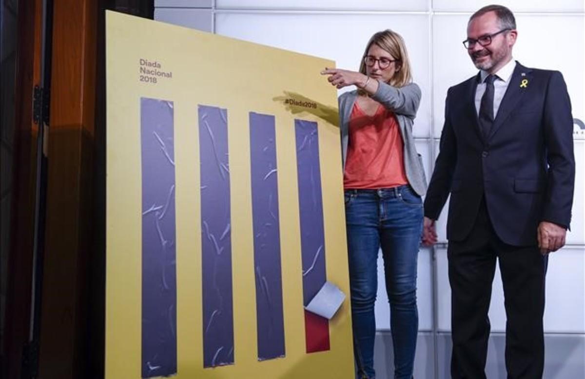 La ’consellera’ de Presidència, Elsa Artadi, y y el vicepresidente del Parlament Josep Costa presentan el cartel de la Diada del 2018