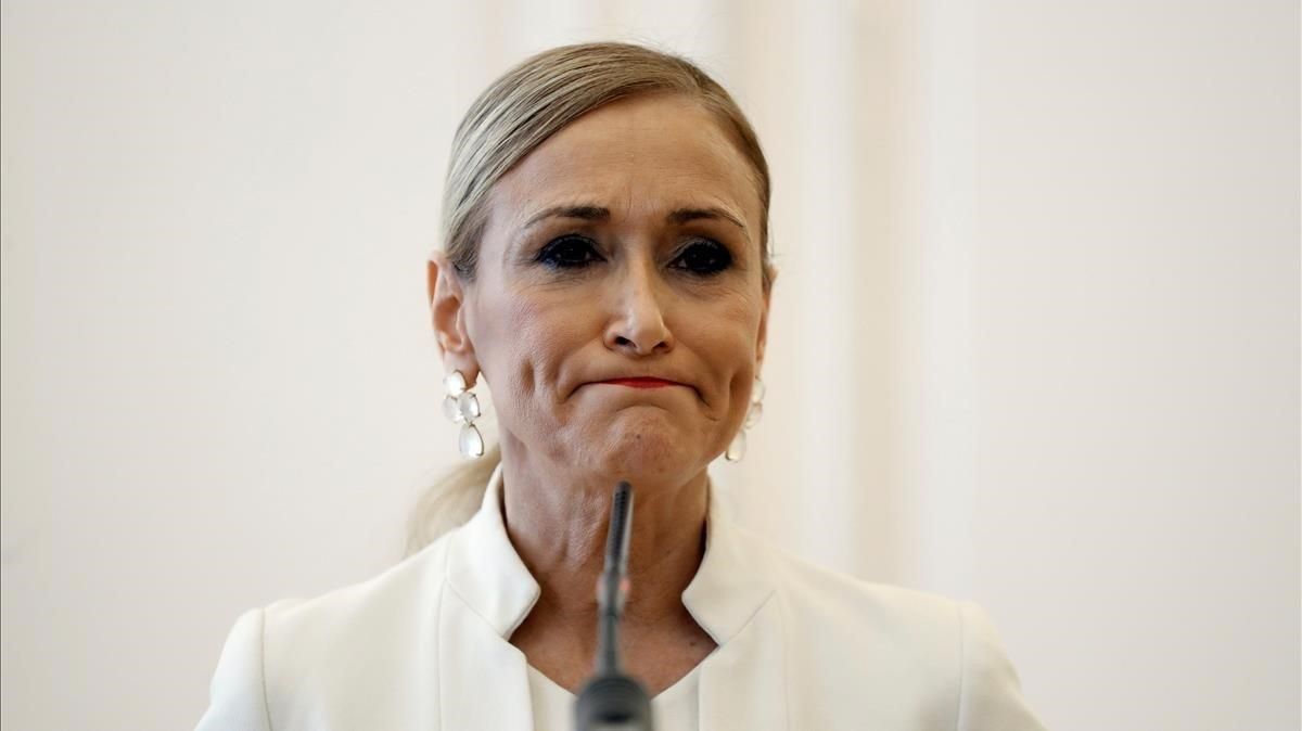 Cifuentes, tras la petición de cárcel de la Fiscalía: "El tiempo dará y quitará razones" Cifuentes, tras la petición de cárcel de la Fiscalía: "El tiempo dará y quitará razones"