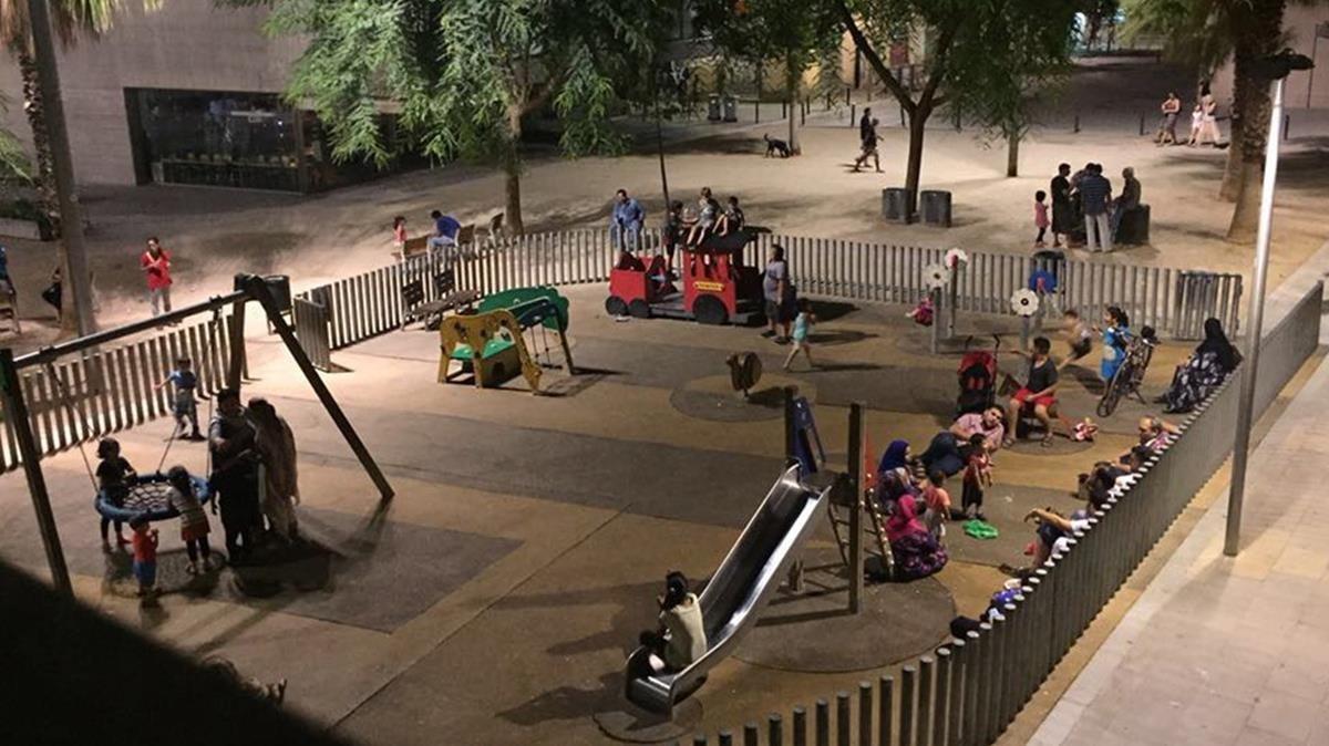 El parque infantil de Salvador Seguí, la noche del atentado, a las 0.20 horas.