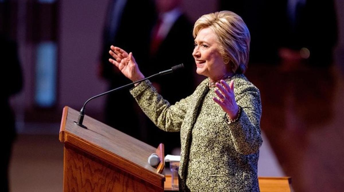 Clinton habla en una iglesia baptista de Menfis (Tennessee), este domingo. Clinton habla en una iglesia baptista de Menfis (Tennessee), este domingo.