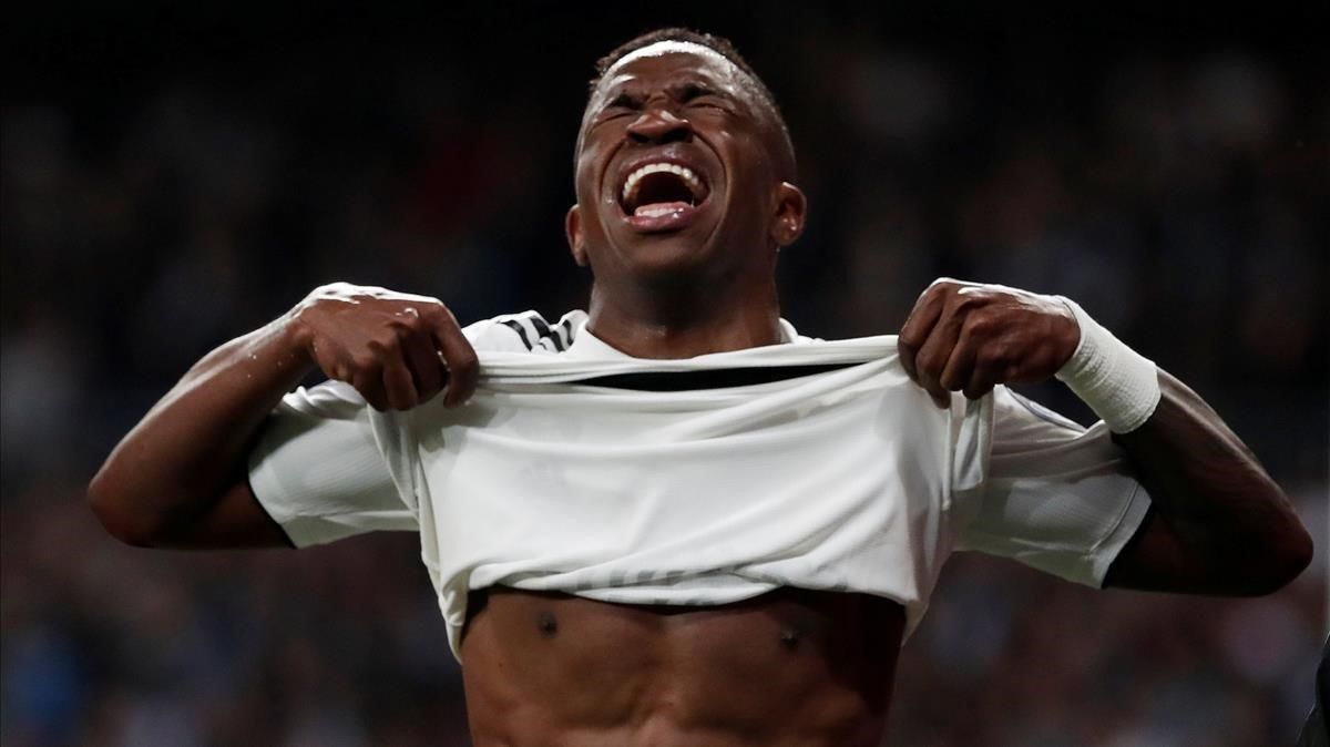 Vinicius se lamenta después de lesionarse. Vinicius se lamenta después de lesionarse.