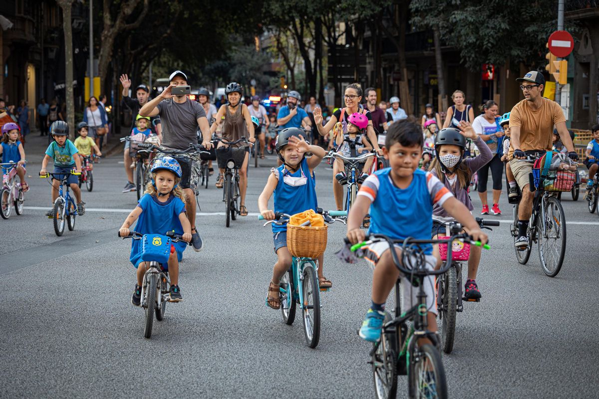 El Bicibús de l’Eixample s’atreveix ara amb el carrer d’Aragó El Bicibús de l’Eixample s’atreveix ara amb el carrer d’Aragó