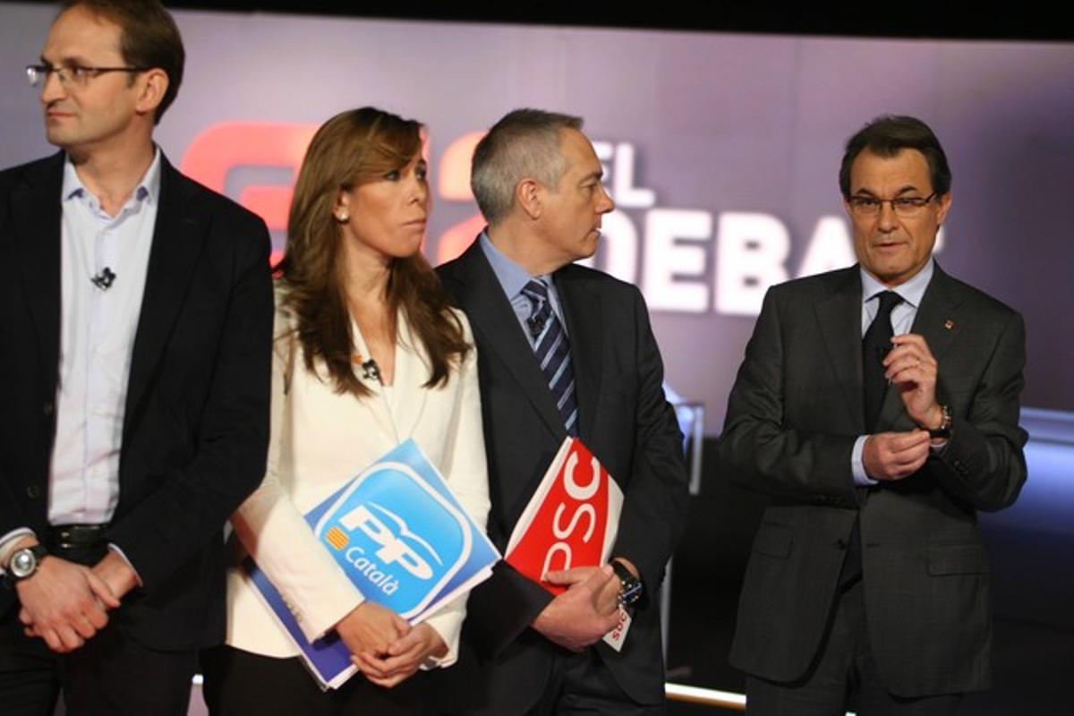 De izquierda a derecha, Herrera, Camacho, Navarro y Mas, al inicio del debate de TV-3.