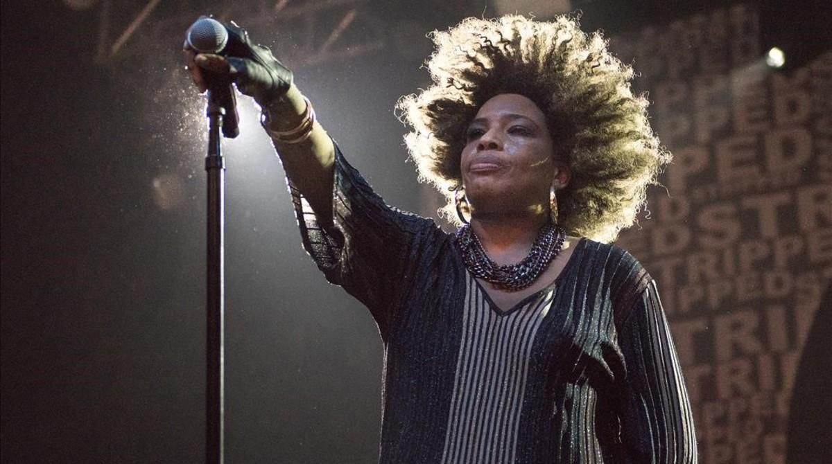 Macy Gray, durante el concierto que ofreció el sábado por la noche en la sala Razzmatazz. Macy Gray, durante el concierto que ofreció el sábado por la noche en la sala Razzmatazz.