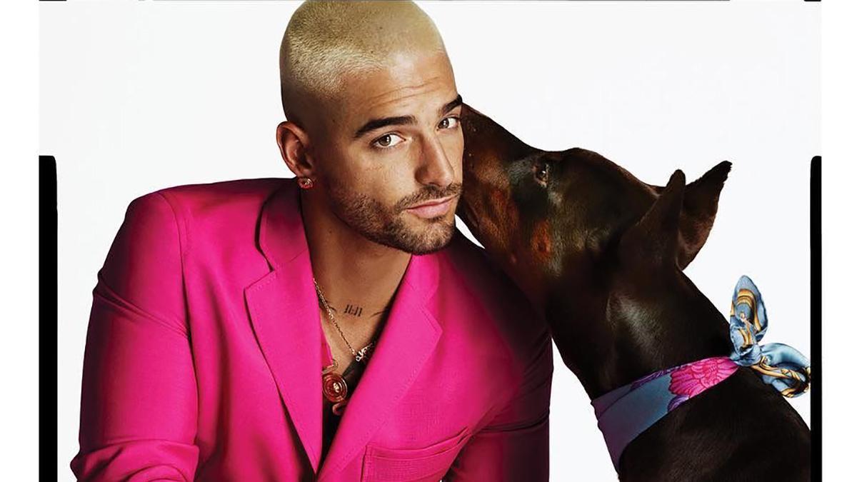 Maluma posa con su perro Buda para la nueva campaña de Versace.