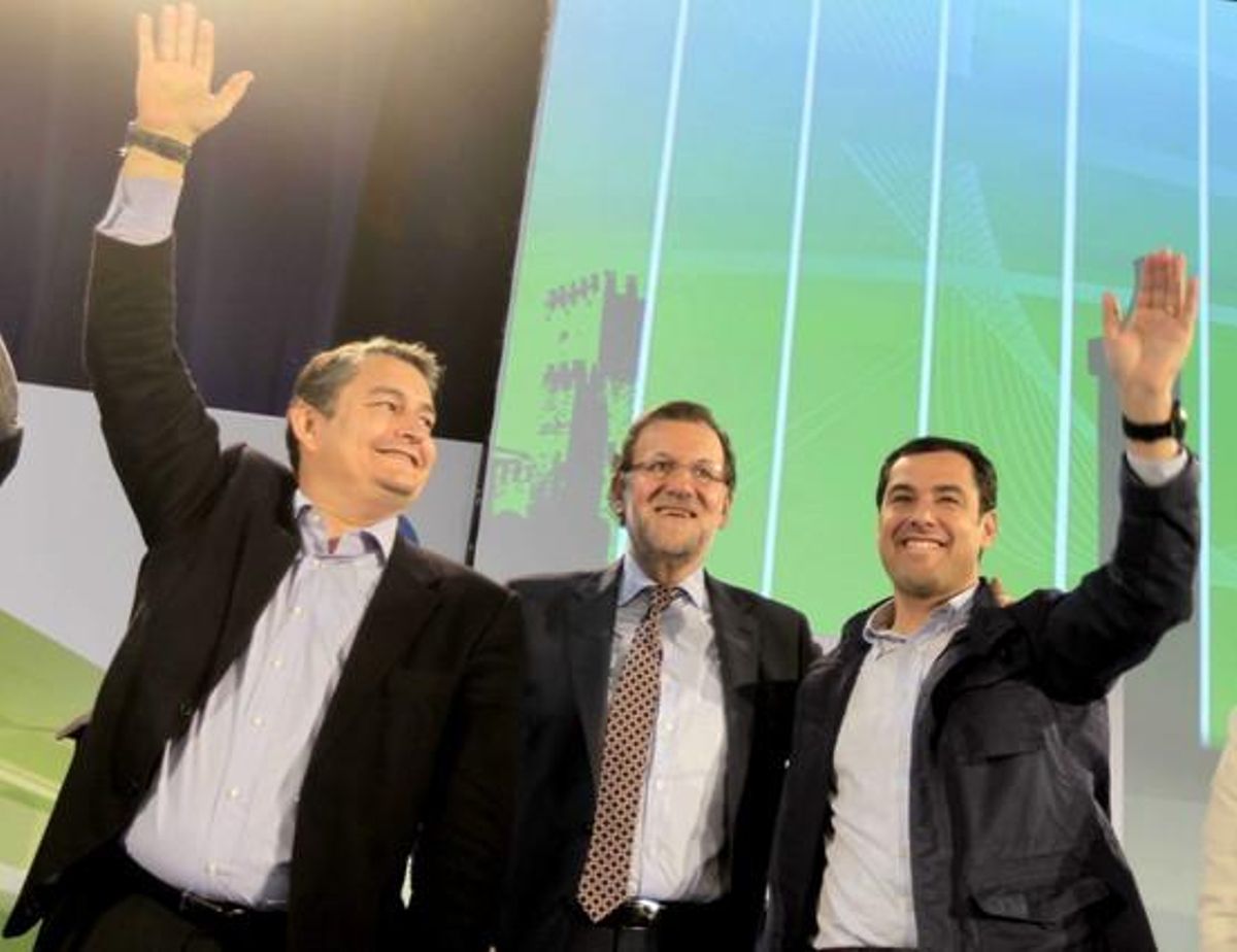 Antonio Sanz (izquierda), junto a Mariano Rajoy y Juan Manuel Moreno Bonilla, en un acto del PP en Jerez el pasado marzo. Antonio Sanz (izquierda), junto a Mariano Rajoy y Juan Manuel Moreno Bonilla, en un acto del PP en Jerez el pasado marzo.