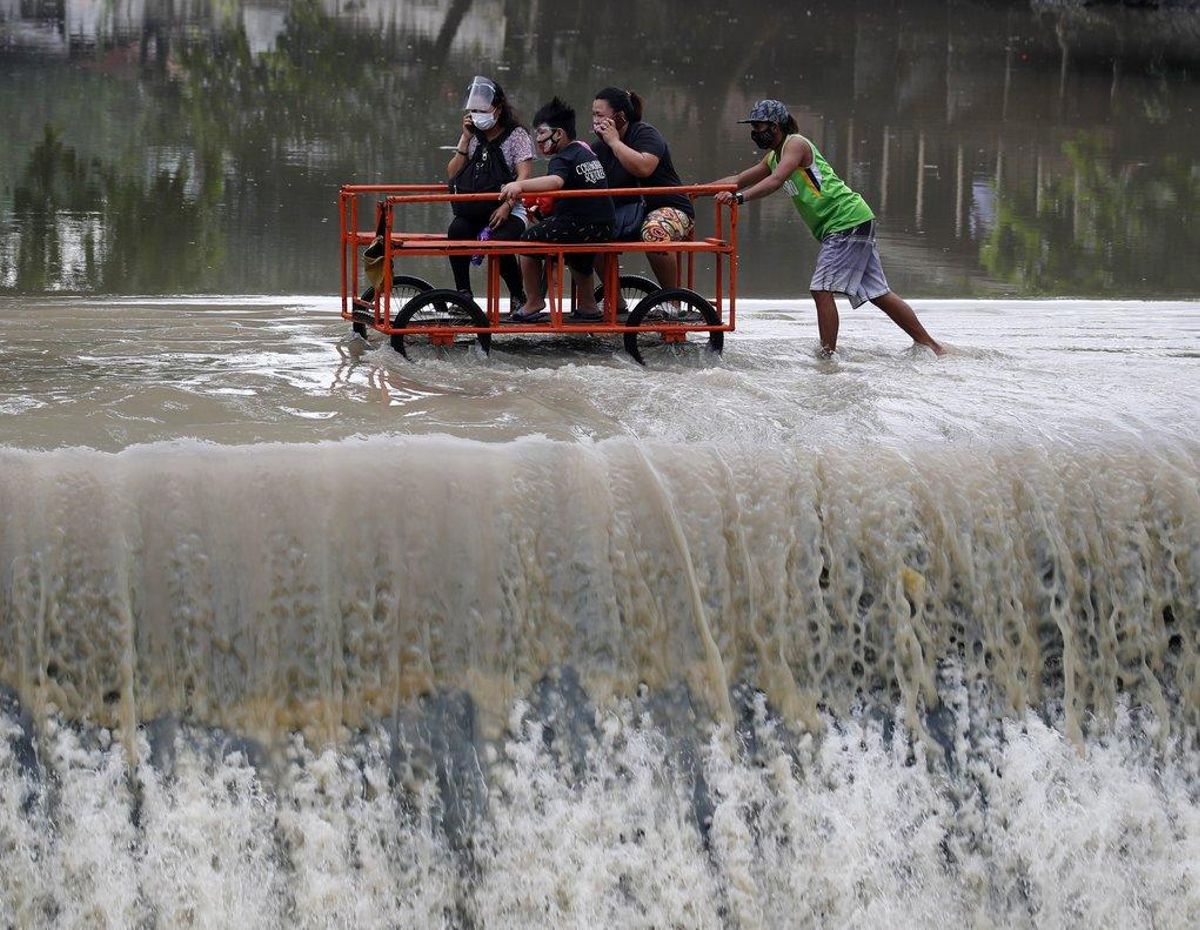 Debido a la pandemia de covid-19, las labores de evacuación se han complicado. Debido a la pandemia de covid-19, las labores de evacuación se han complicado.