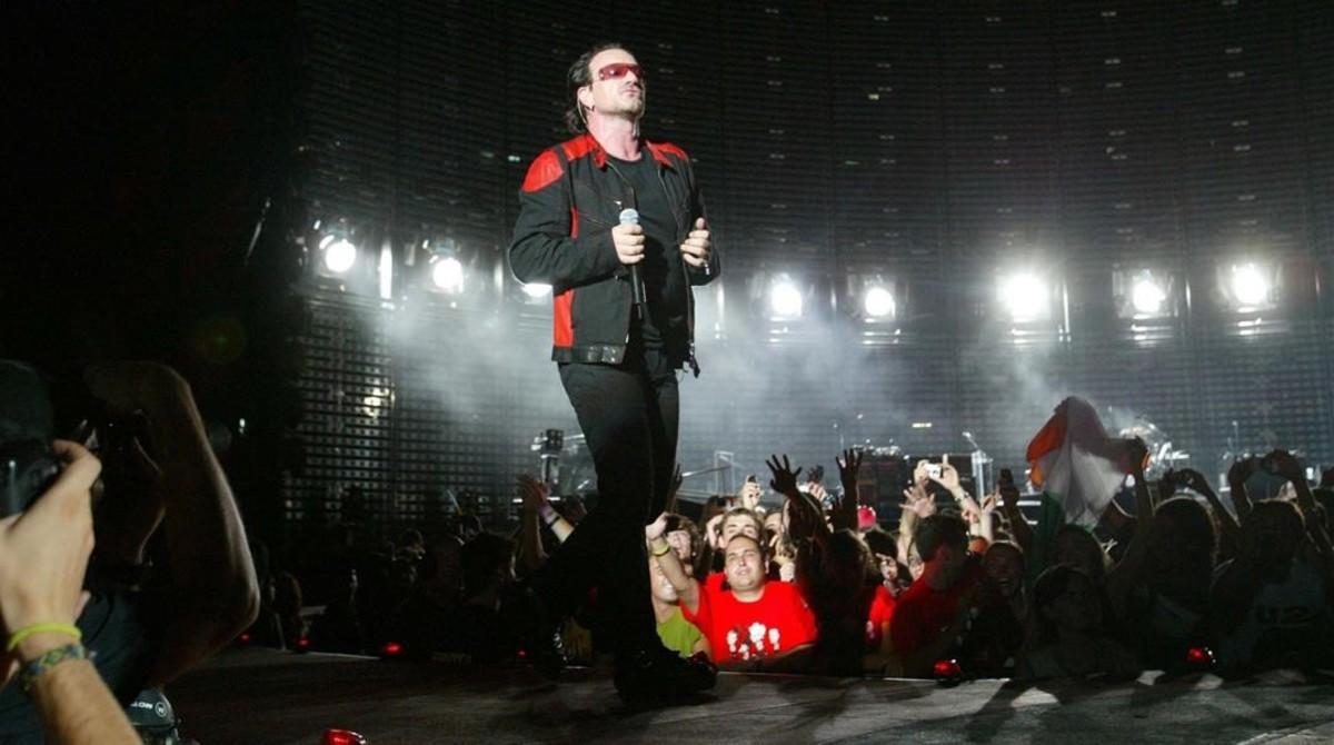 Bono, en el concierto de U2 en el Camp Nou en agosto del 2005.