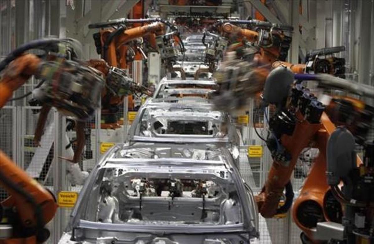 Cadena de robots en una fábrica alemana de Audi. Cadena de robots en una fábrica alemana de Audi.