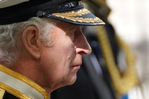 El rey Carlos, durante el funeral de su madre.