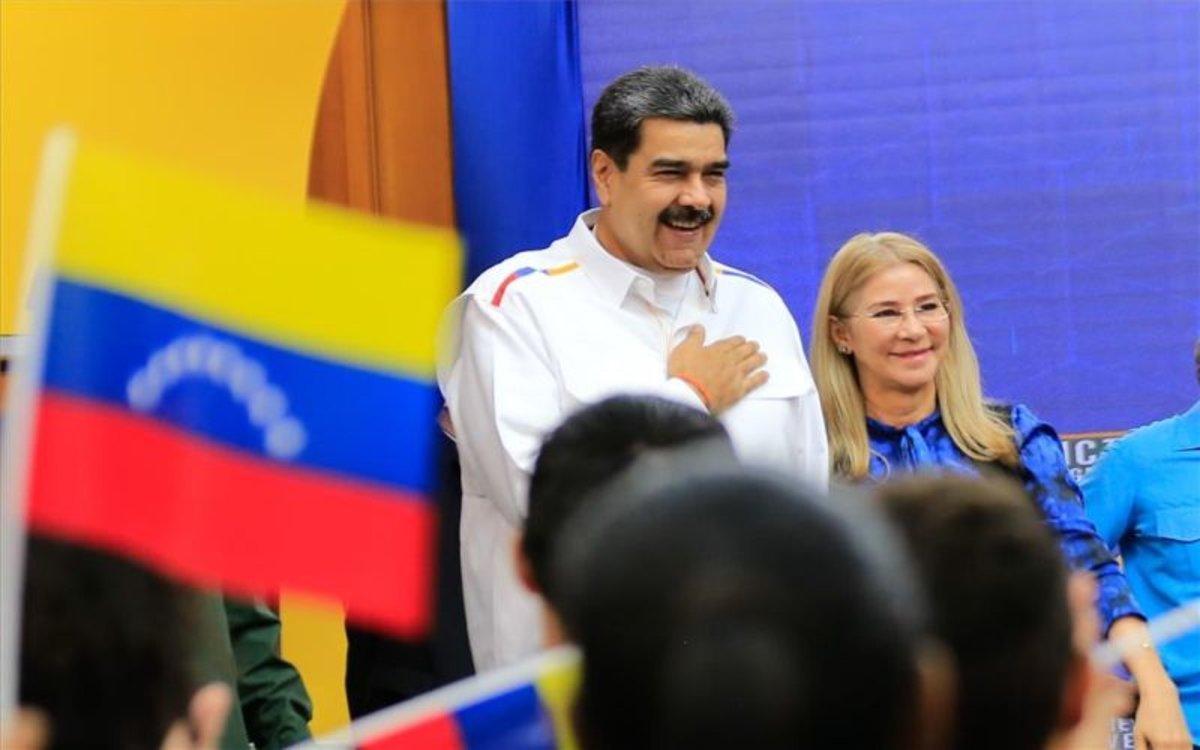 Nicolás Maduro, el presidente de Venezuela junto a la primera dama.