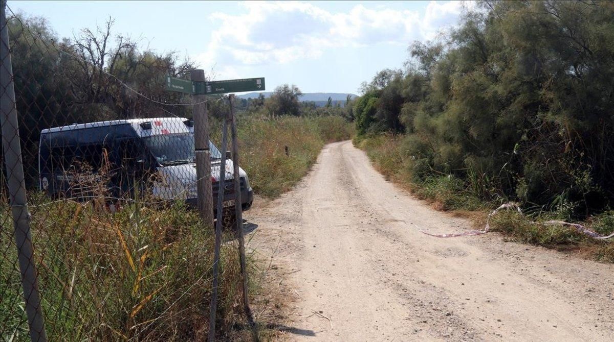 Camino donde se ha encontrado el cadáver de un hombre en Flix. Camino donde se ha encontrado el cadáver de un hombre en Flix.