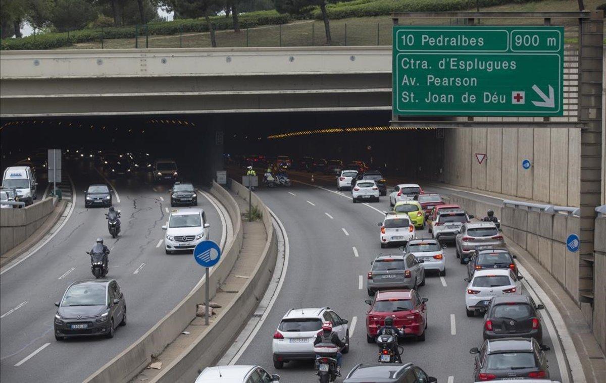 Retenciones en el túnel de la Oreneta (B-20) por un incendio en abril de 2019. Retenciones en el túnel de la Oreneta (B-20) por un incendio en abril de 2019.