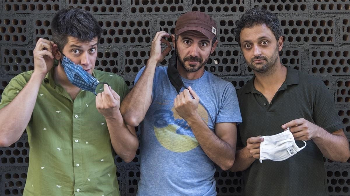 Els Amics de les Artes, con Dani Alegret, Ferran Piqué y Joan Enric Barceló de izquierda a derecha. Els Amics de les Artes, con Dani Alegret, Ferran Piqué y Joan Enric Barceló de izquierda a derecha.