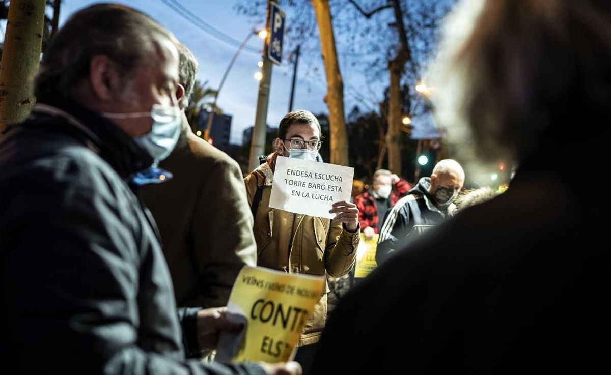 Concentración contra los cortes de luz en Nou Barris, hace unos días. Concentración contra los cortes de luz en Nou Barris, hace unos días.