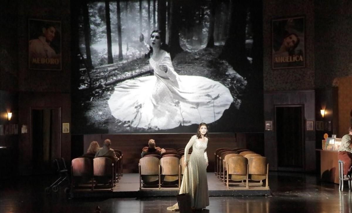 La soprano Adela Zaharia (Angelica), en ’Orlando Paladino’, de Joseph Haydn, en una nueva producción de la Ópera de Baviera, en Múnich. La soprano Adela Zaharia (Angelica), en ’Orlando Paladino’, de Joseph Haydn, en una nueva producción de la Ópera de Baviera, en Múnich.