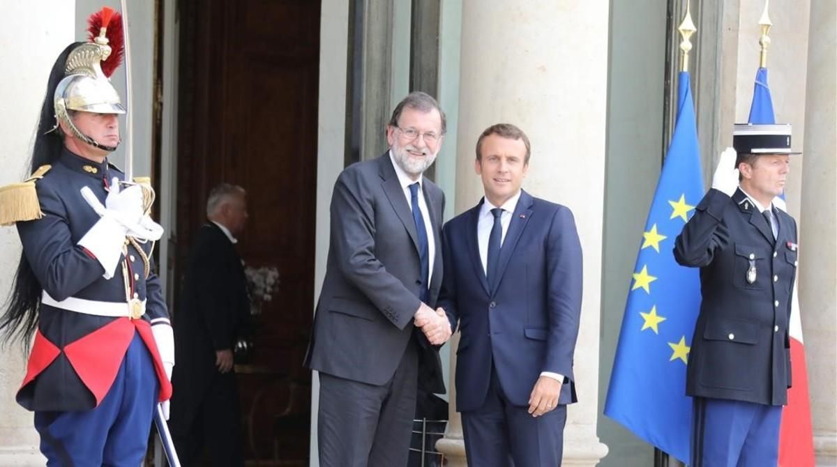 El presidente francés, Enmmanuel macron, recibe al español, Mariano Rajoy. El presidente francés, Enmmanuel macron, recibe al español, Mariano Rajoy.