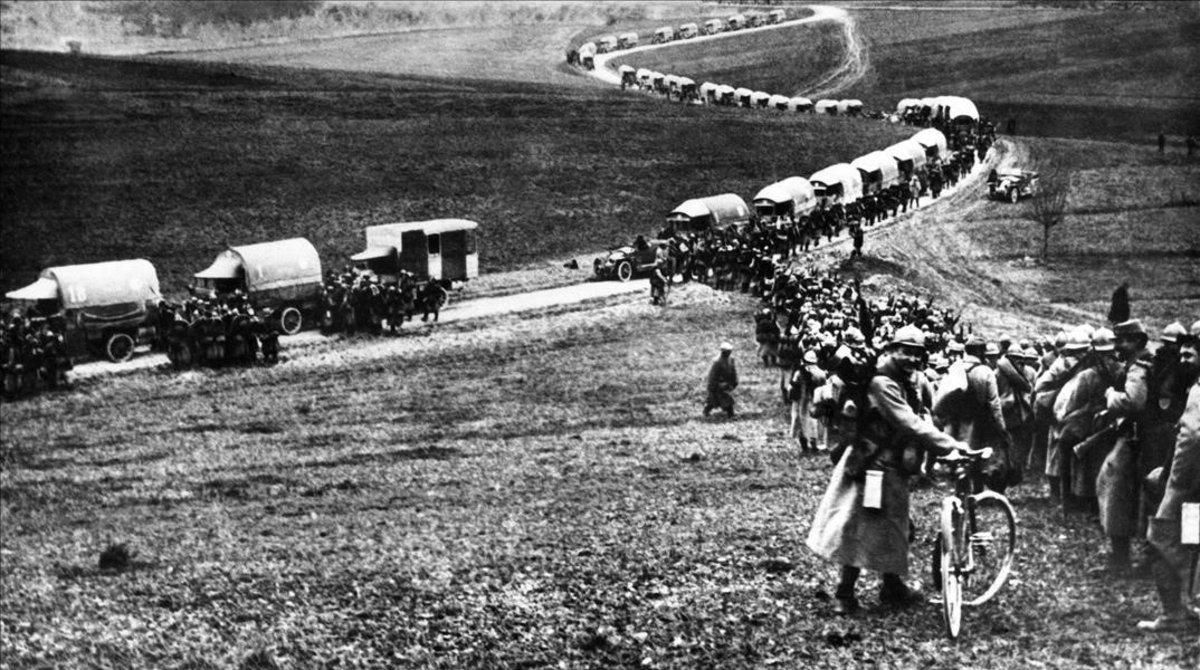 Movimiento de tropas francesas en Nixeville, durante la cruenta batalla de Verdún. Movimiento de tropas francesas en Nixeville, durante la cruenta batalla de Verdún.