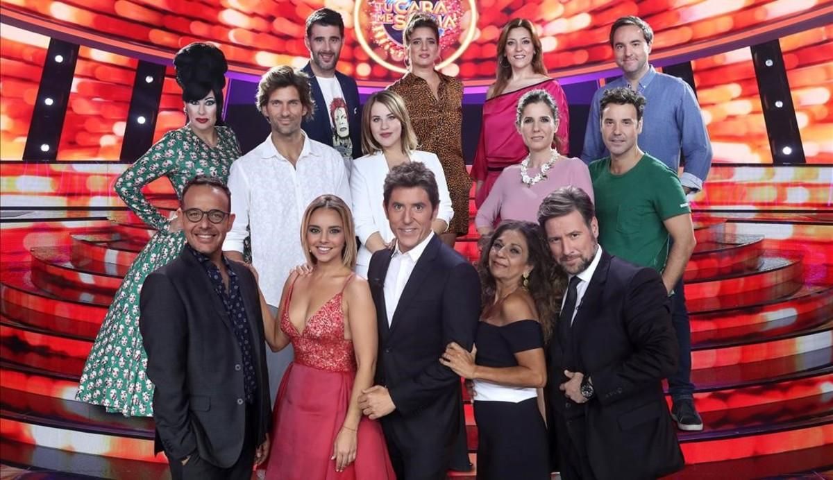 El jurado y presentador de ’Tu cara me suena’, con los concursantes de la sexta edición del concurso de Antena 3. El jurado y presentador de ’Tu cara me suena’, con los concursantes de la sexta edición del concurso de Antena 3.