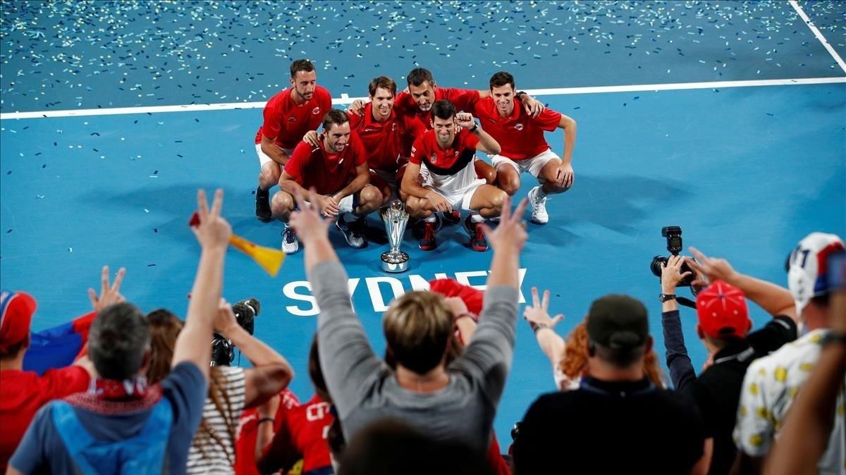 El equipo serbio celebra el título logrado en Sidney contra España. El equipo serbio celebra el título logrado en Sidney contra España.