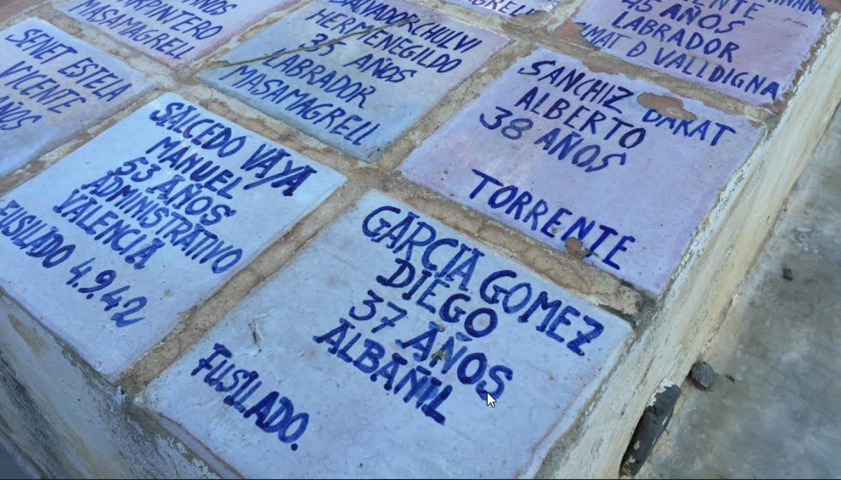 Nombres de fusilados que yacen en la fosa común de Paterna (Valencia).