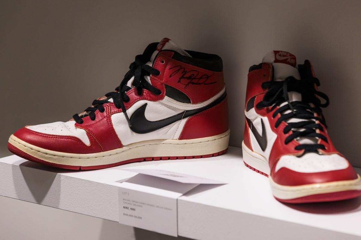 Dos pares de zapatillas de Michael Jordan recaudan casi 300.000 dólares subasta