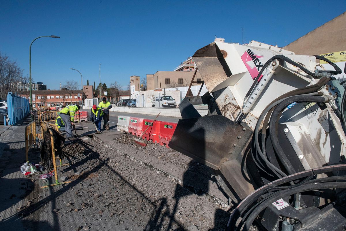 Empiezan las obras para la llegada de la fibra óptica en el polígono El Gall de Esplugues Empiezan las obras para la llegada de la fibra óptica en el polígono El Gall de Esplugues
