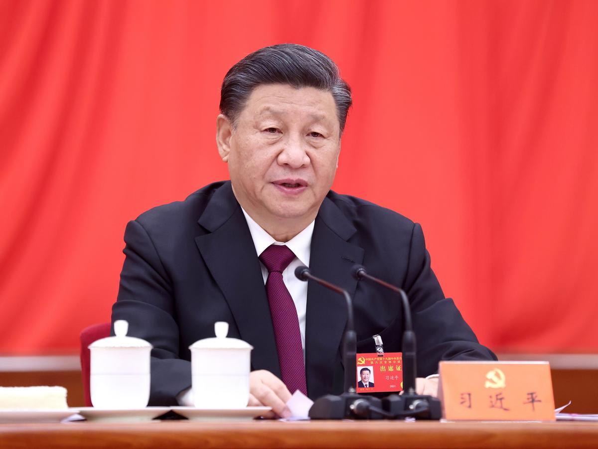El presidente chino, Xi Jinping, durante su dicurso ante el sexto plenario del Comité Central del partido, este jueves en Pekín.