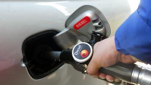 Cambio de tendencia en el precio de la gasolina y el diésel