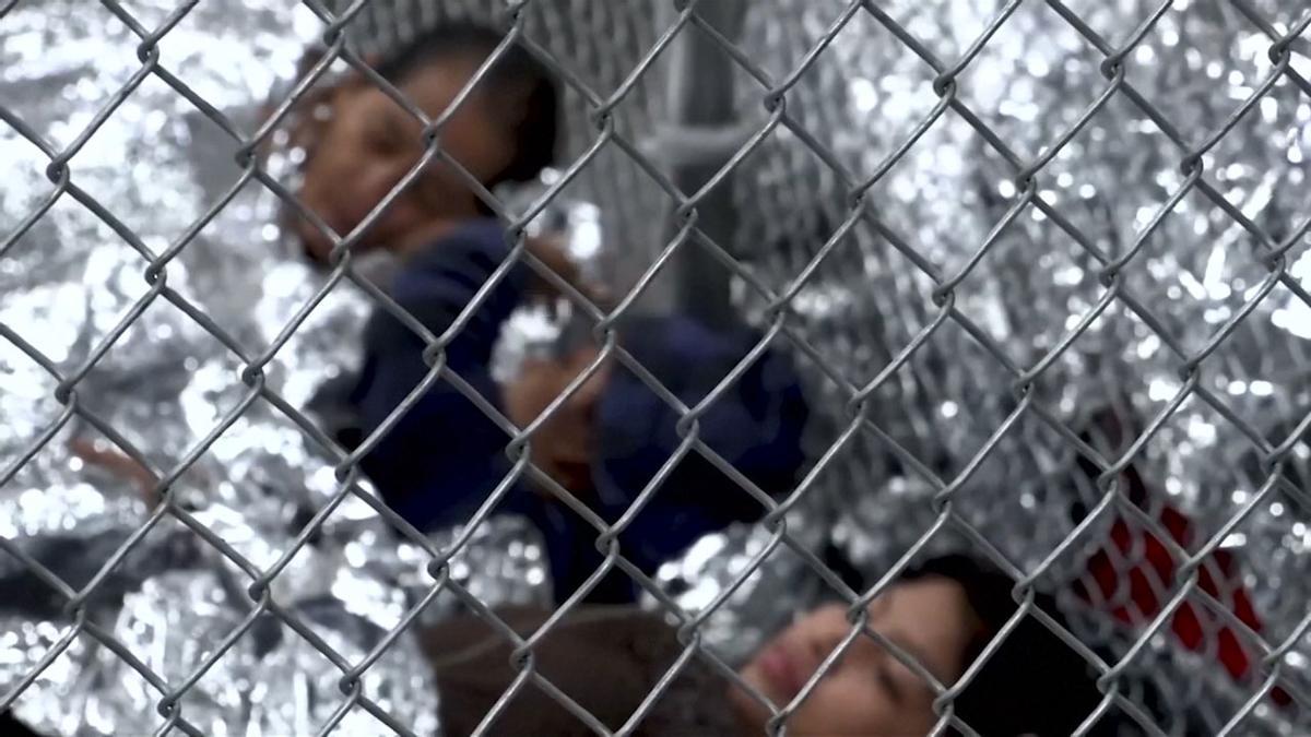 El desconsolado llanto de los niños separados de sus padres en la frontera por Trump