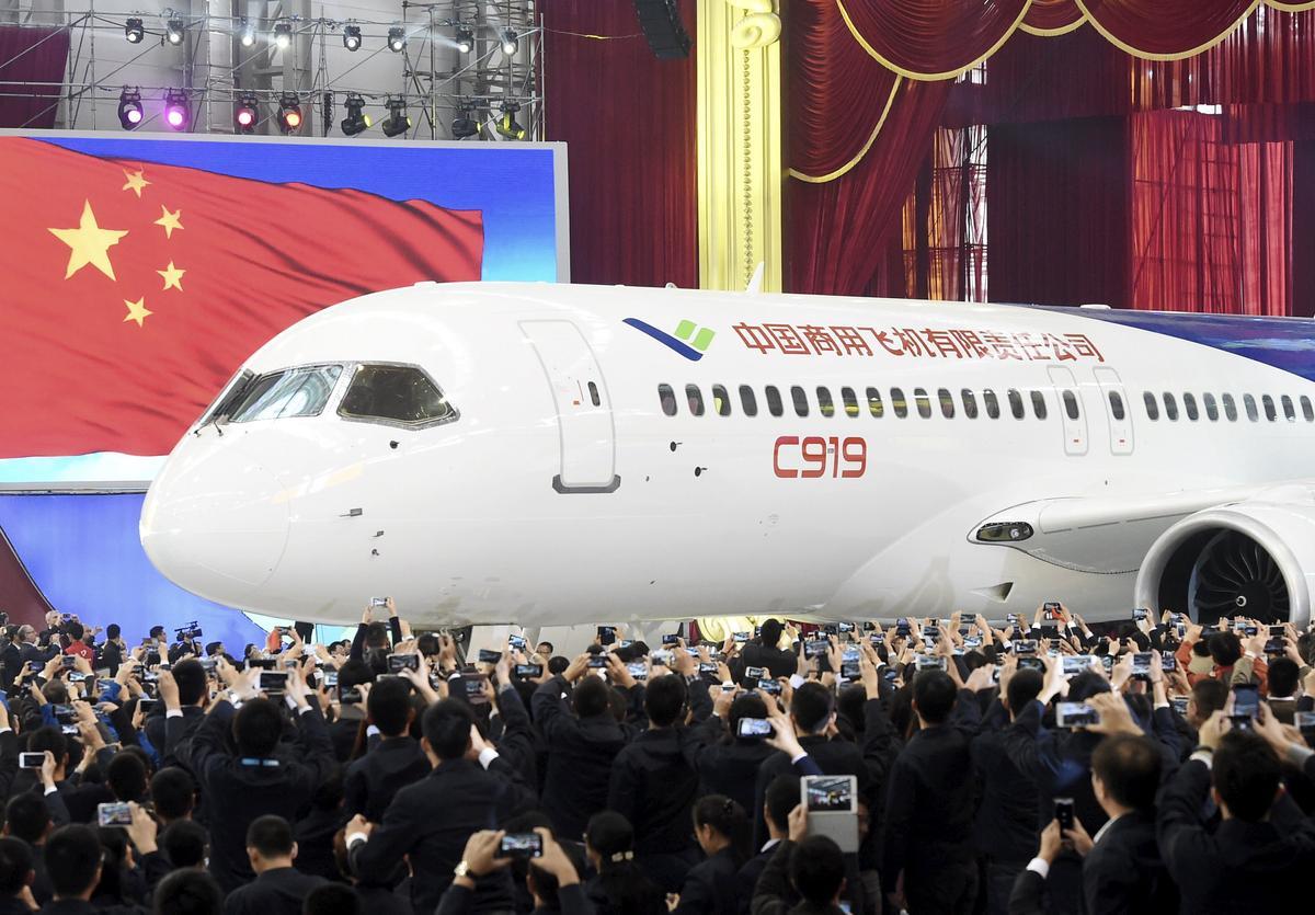 Acto de presentación del primer avión C-919 en Shanghái.