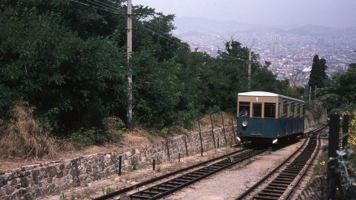 El funicular, en el tramo entre Miramar y el castillo, en 1979.