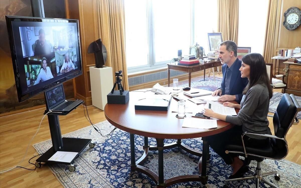 Reunión telemática de los Reyes con José Mercé David Bisbal y Miguel Poveda. Reunión telemática de los Reyes con José Mercé David Bisbal y Miguel Poveda.