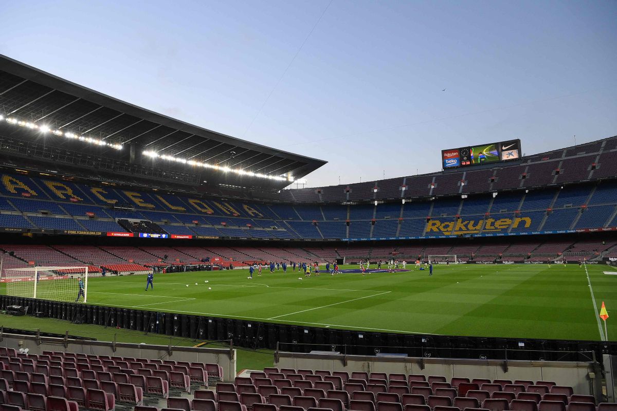 El Camp Nou, con un palco todavía sin presidente. El Camp Nou, con un palco todavía sin presidente.
